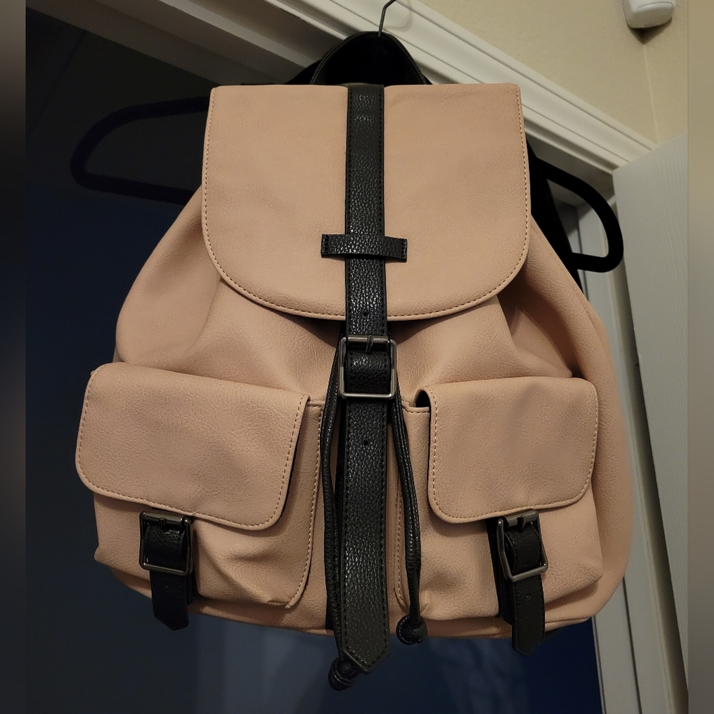 Backpack - Picture 2 of 7